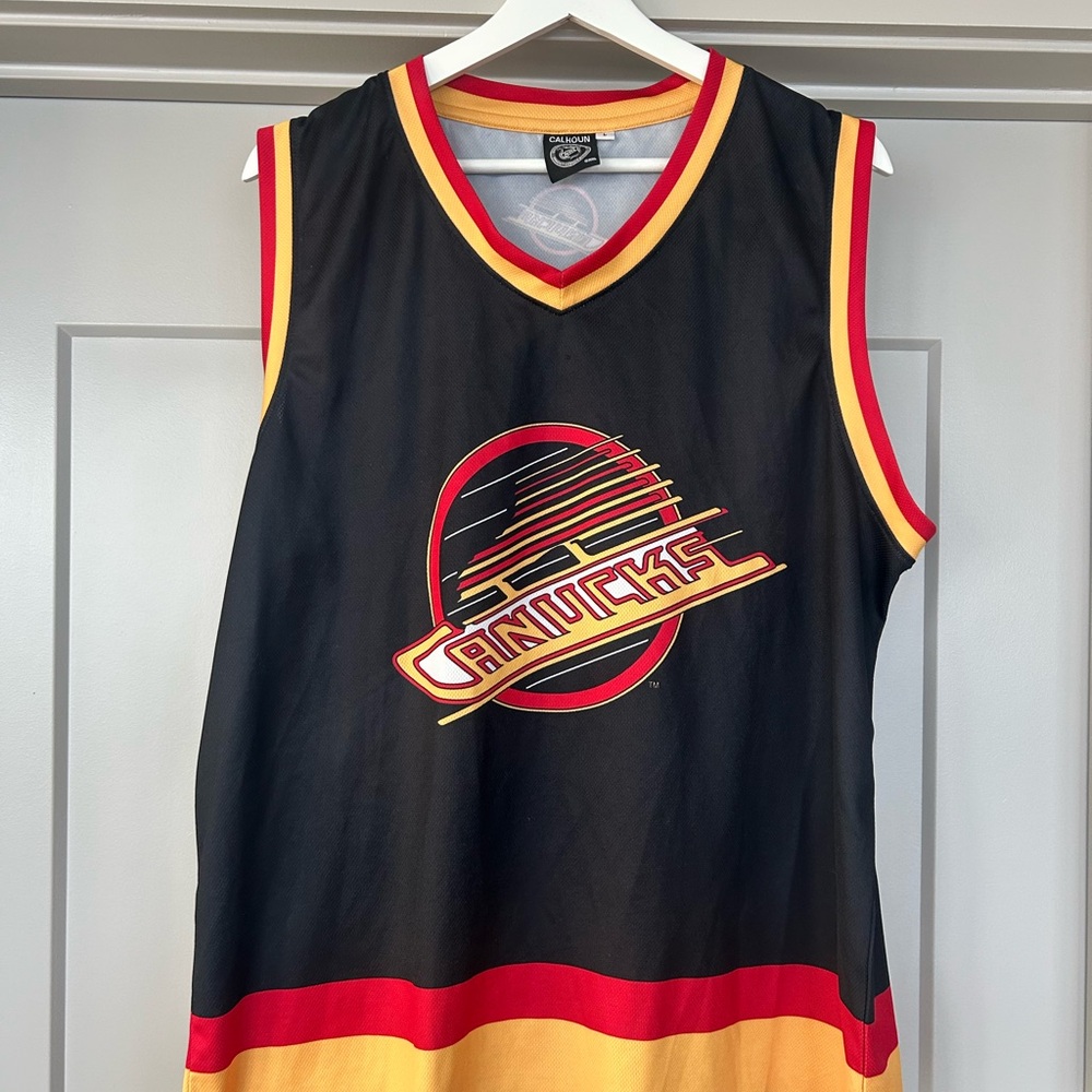 Vancouver Canucks Black Tank Jersey L - like new!
